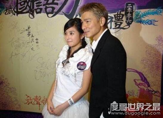 张含韵陪人睡觉照片，她消失五年找刘德华当干爹