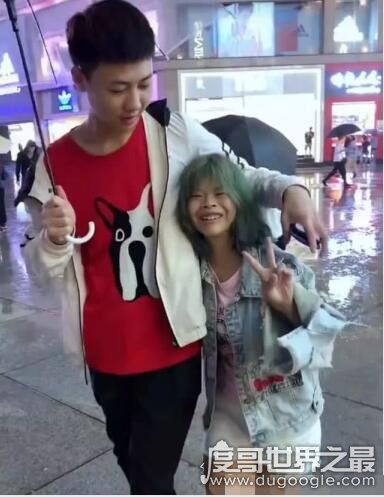 雅安第一网红琼姐身世,流浪街头的智障女生(被公司包装成网红)