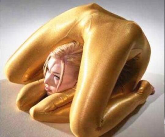 世界上最软的人，俄罗斯美女Zlata(4岁时就能完成身体重叠)