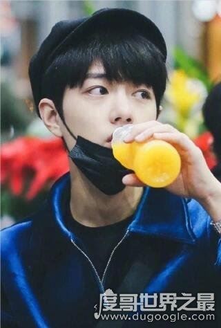 肖战dyf事件真相，刚出道时被队友粉大骂(只因游戏赢了对方)