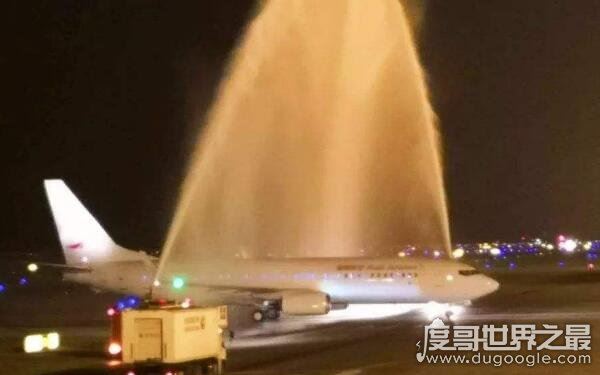 飞机常识科普，飞机为什么要过水门（寓意接风洗尘）