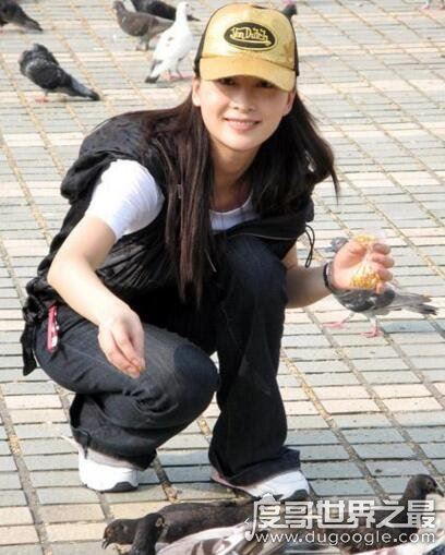 孔令辉的妻子杨舒婷，和三流女演员出入千万公寓