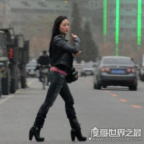 孔令辉的妻子杨舒婷，和三流女演员出入千万公寓