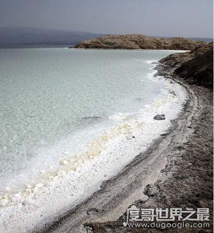 世界上最咸的湖,阿萨尔湖水比死海还咸(含盐量是海水10倍多)