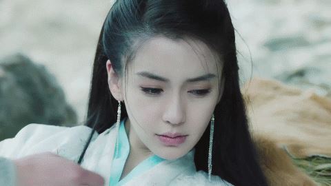 angelababy整容前方脸塌鼻梁厚嘴唇,前后照片大对比