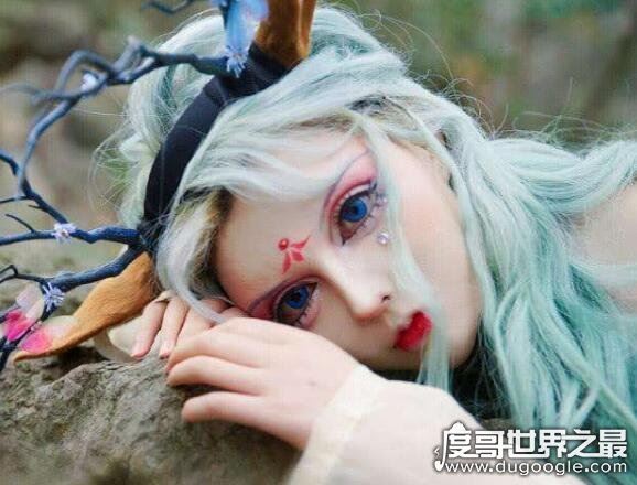 真人版芭比娃娃，valeria lukyanova(看着像个假人)