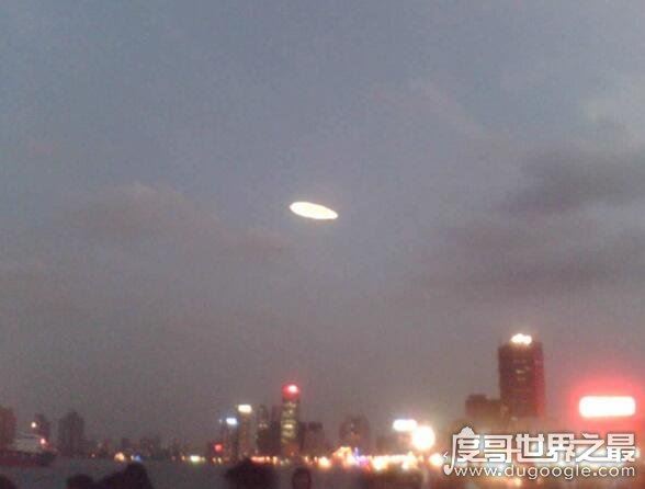 8·20上海ufo事件之谜终于被解开了,导弹燃烧后的气体所形成