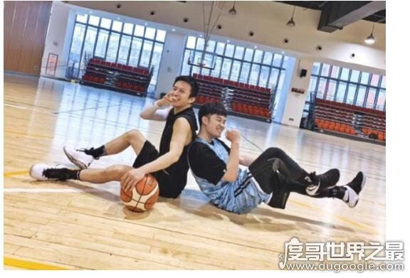 邓超曝陈赫体重有218斤,陈赫晒两人打篮球照片回怼邓超年纪