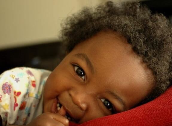 世界上10位最小的妈妈排名，秘鲁琳娜·梅迪纳5岁就当妈