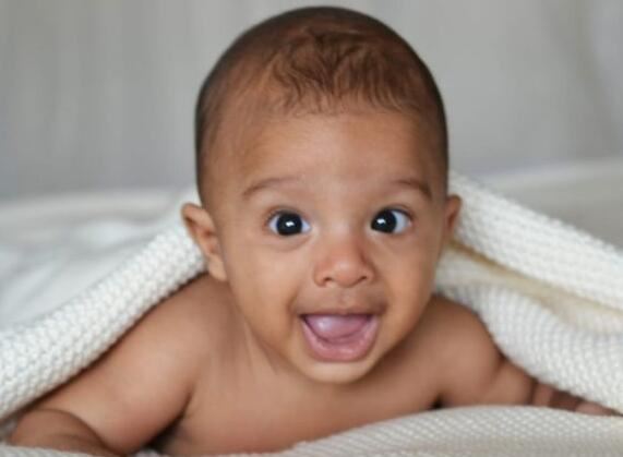 世界上10位最小的妈妈排名，秘鲁琳娜·梅迪纳5岁就当妈