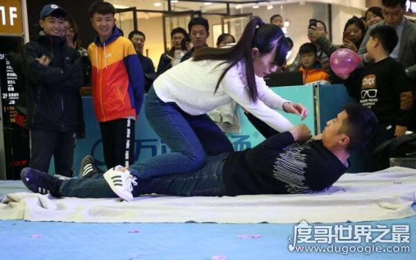 网络热词滚床单火了，滚床单什么意思（古今寓意不同）