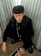 岛市老八吃奥利给视频原版，自称吃的是假粑粑(恶心慎入)