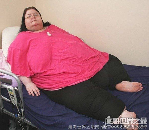 世界上最胖的女人，苏珊娜·埃曼1450斤(超胖女人大合集)