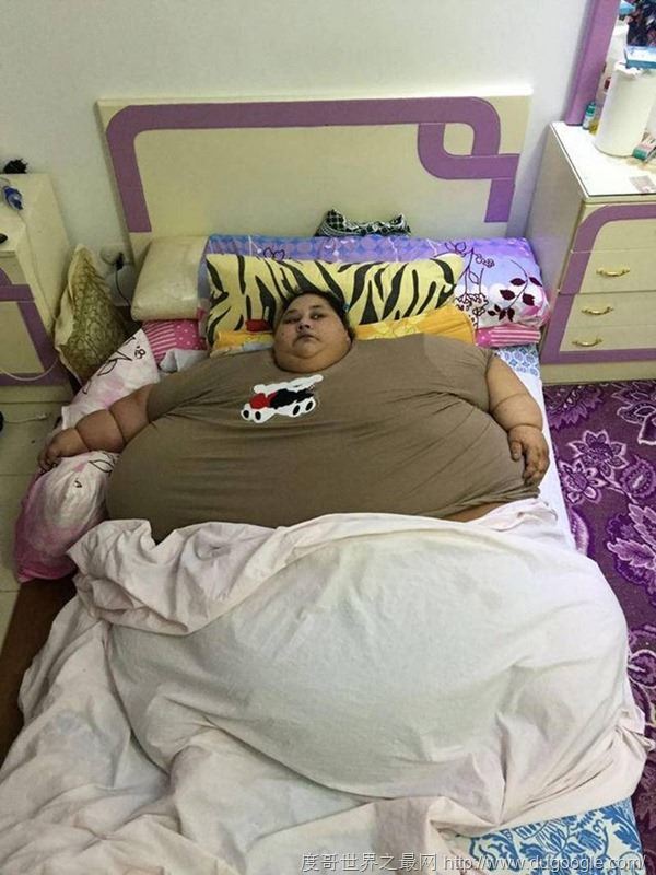 世界上最胖的女人，苏珊娜·埃曼1450斤(超胖女人大合集)