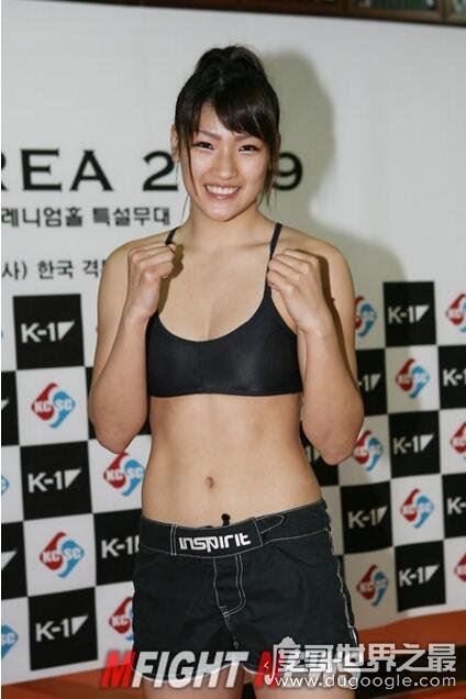 世界上最年轻女拳王,久保田玲奈(18岁获女拳赛世界冠军)