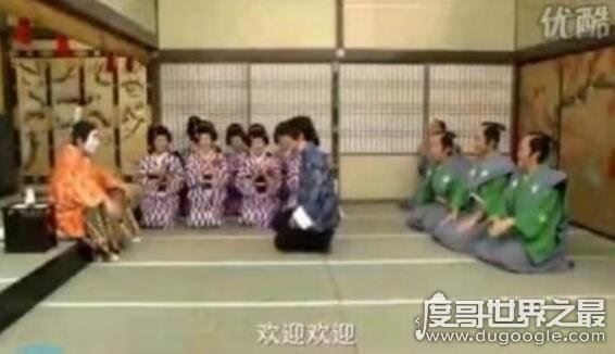 刘谦跪拜日本天皇事件真相，全是翻译惹的祸