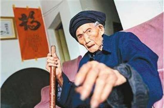 目前世界上寿命最长的人,中国阿丽米罕老人(131岁)
