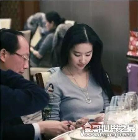 刘亦菲扬州瘦马事件真相，被干爹陈金飞圈养地下关系混乱