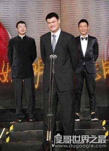 姚明有多高看图就明白，贡献远比身高更值得人尊敬(226cm)