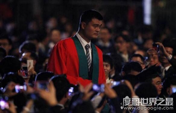 姚明有多高看图就明白，贡献远比身高更值得人尊敬(226cm)