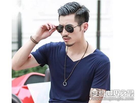 两边剃光的最帅气发型，霸气的发型让你秒变型男