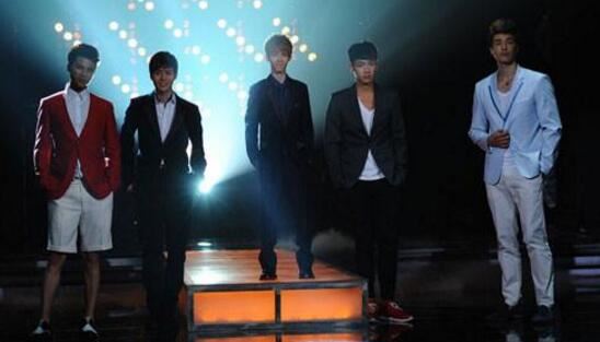 郭敬明身高多少，真实身高对比图(不到一米五)