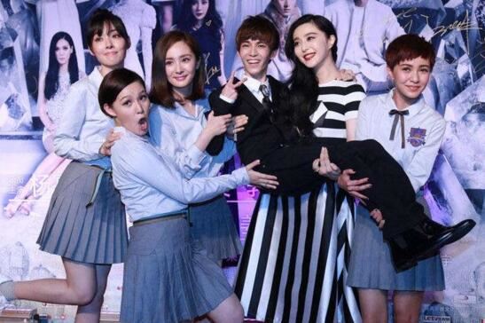 郭敬明身高多少，真实身高对比图(不到一米五)