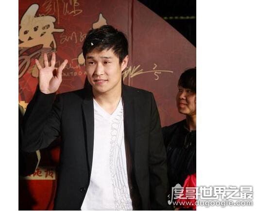 小沈阳车锅去是真的吗，还活得好好的(被人恶意PS去世照片)