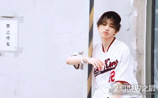 蔡徐坤为什么招全网黑，4大槽点被黑好几年（其实本人背锅了）