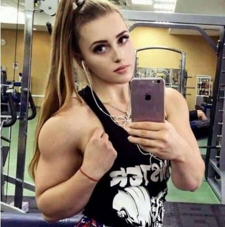 萝莉美女茱莉亚·文斯，肌肉和长相不匹配(号称金刚芭比)