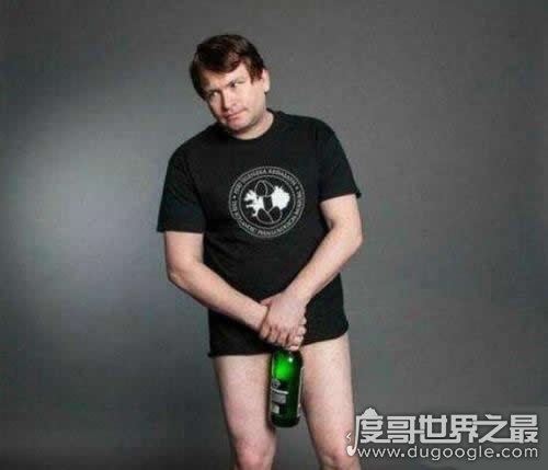 世界上拥有最大JJ的人,乔纳·福尔肯34cm(比啤酒瓶还长)