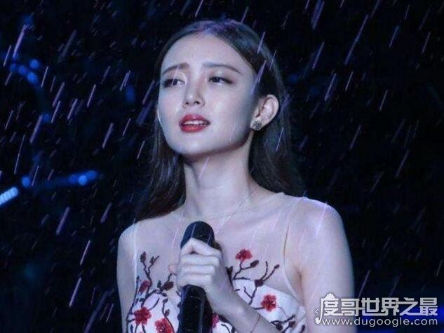 汪小敏资料简介，曾被封为最美春晚女神(如今却无人问津)