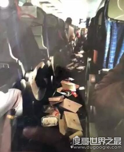 川航迫降空姐哭了,飞机颠簸副驾飞出窗外(全机组人员生死攸关)