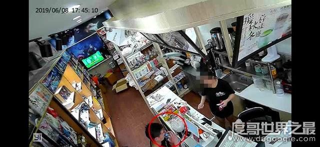 男子为见网友被困传销，厕所写下小纸条扔向店员被救