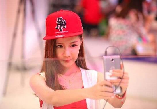 LOL游戏主播伊芙蕾雅结婚,斗破苍穹作者天蚕土豆