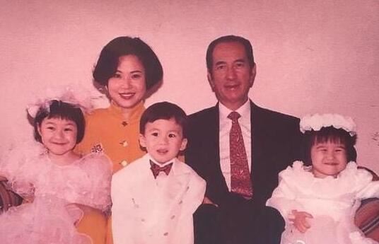 何鸿燊的四个太太图片，二太蓝琼缨年轻时图片(都很漂亮)