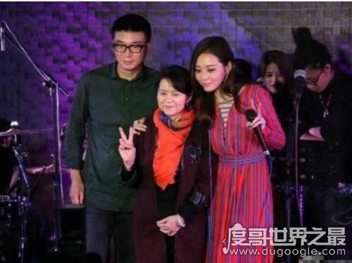 张靓颖冯轲离婚疑坐实，十年感情成泡影(网友怒怼冯珂称渣男)
