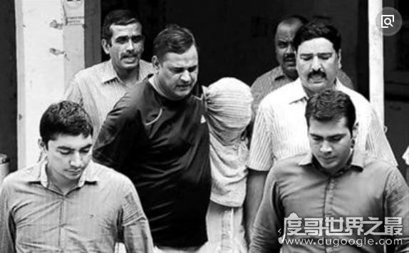 令人震惊的印度黑公交轮奸案，23岁女孩遭六人暴力轮奸致死