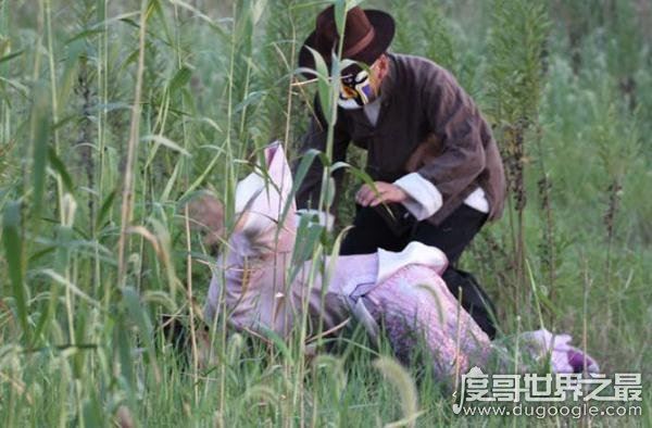 令人震惊的印度黑公交轮奸案，23岁女孩遭六人暴力轮奸致死