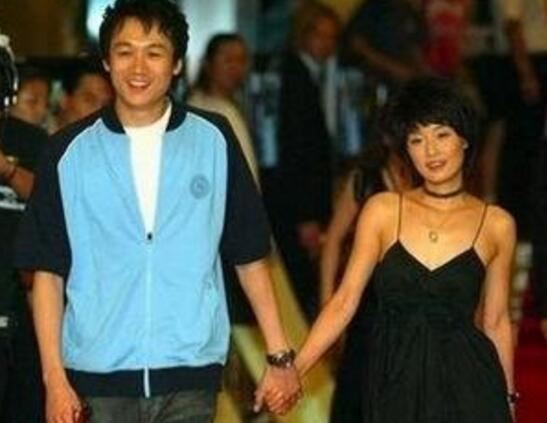 马伊俐的前任老公管虎，两人结婚生子后离婚嫁文章