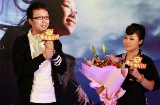 李玉刚老婆和女儿照片，隐婚生八岁混血女儿