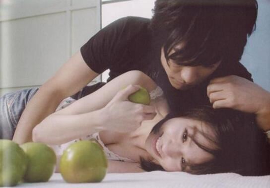 王心凌私密照外泄图片，遇人不淑遭两任前男友出卖