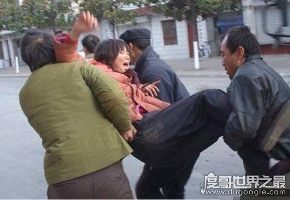 电影盲山真实人物原型现况，被拐姑娘故意拿硫酸伤人(被判死缓)