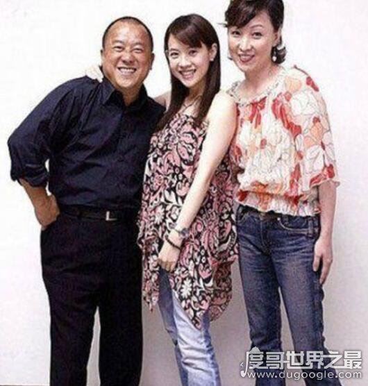 做曾志伟老婆都后悔,两任老婆都被其抛妻弃子(如今后悔莫及)
