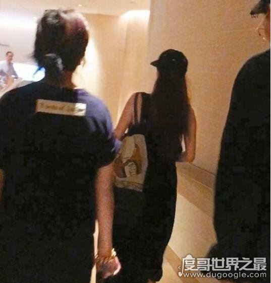 张柏芝产前照曝光，数月前曾衣着宽松的现身于金钟的太古广场