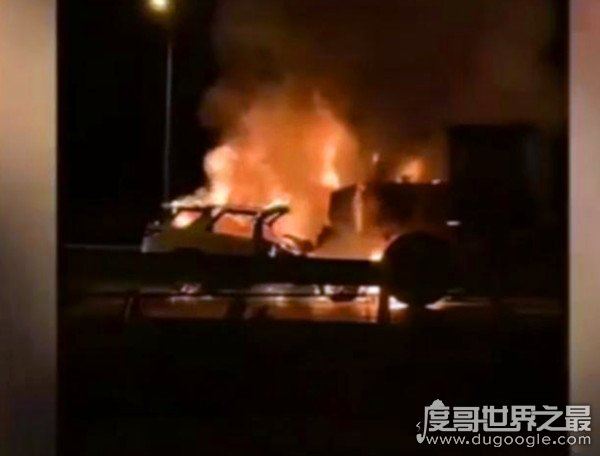 拒绝挪车两人身亡，铲车司机只顾打电话并不挪车救人