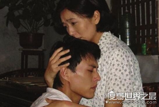 靳东的第一任老婆江姗姐弟恋，靳东回应江珊绯闻