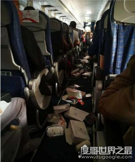 川航事件最终原因，挡风玻璃在万米高空脱落(疑因装配劣质导致)