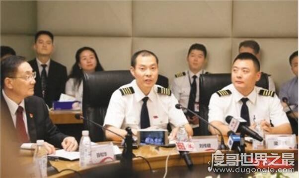 川航事件最终原因，挡风玻璃在万米高空脱落(疑因装配劣质导致)