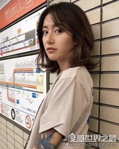 李诞女朋友黑尾酱个人资料，肤白貌美颜值超高(真是便宜了蛋蛋)